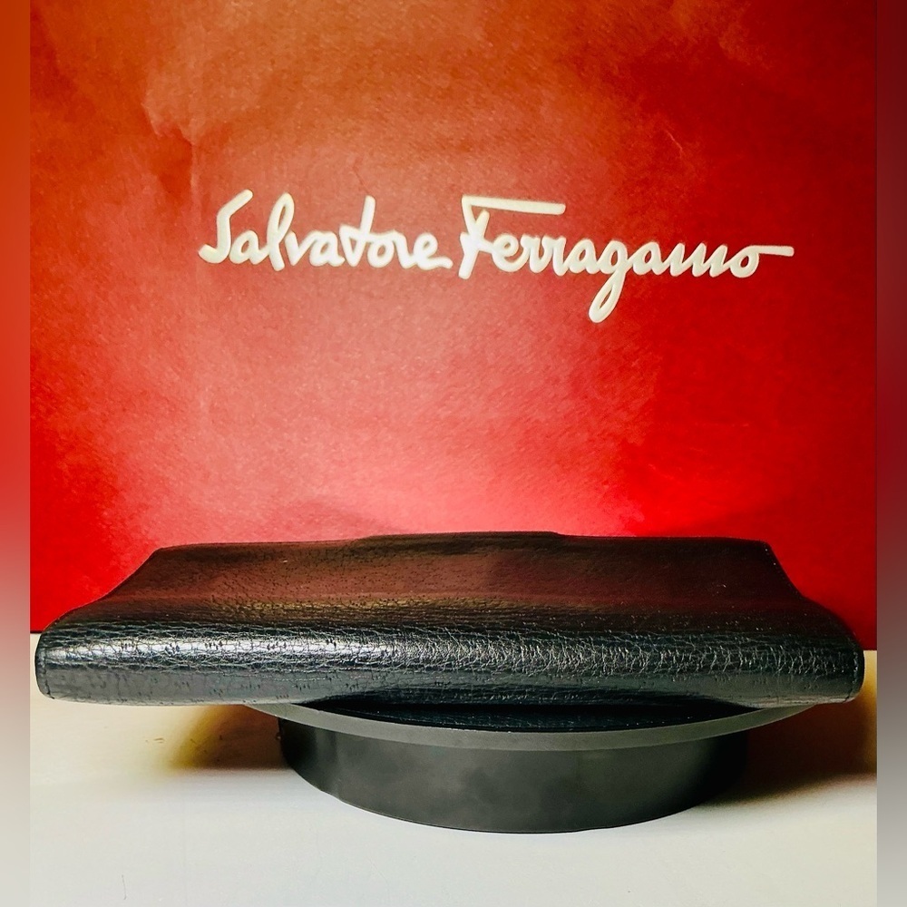 Salvatore Ferragamo Vintage Wallet – Iconic Gancini Design - Picture 8 of 14